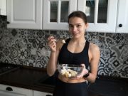 Творог на ночь после тренировки — полезно или вредно?