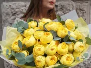 Почему букет из 21 розы от AzaliaNow — идеальный подарок на любой случай?