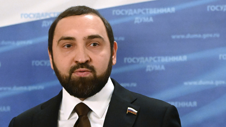 Депутат Хамзаев предложил маркировать метанол цветом и запахом