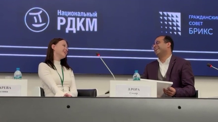 Девушка, поборовшая болезнь костного мозга, встретилась с донором из Индии