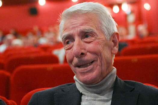 Валерий Непомнящий: «Давно уже не курю. Могу позволить себе виски или хорошего вина, но ни разу в жизни не напивался – просто в какой-то момент уже не хочется»