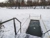 Курянам напомнили правила безопасного купания на Крещение