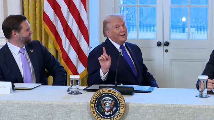 Глава Минздрава США удивлен, что Трамп еще жив при его рационе питания