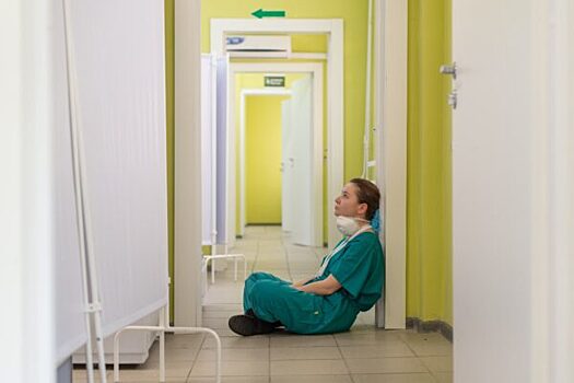 Куда уходят врачи: почему поликлиники пустуют, а вузы штампуют дипломы