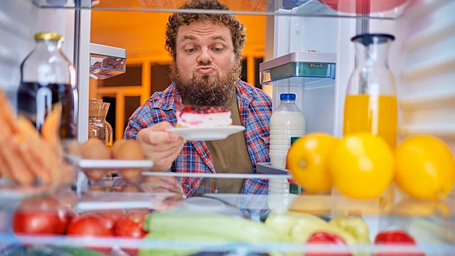 Почему мы переедаем: диетолог ответила на шесть главных вопросов о питании