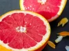 Диетолог назвала продукты, повышающие чувствительность кожи к солнцу