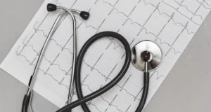Врачи назвали простой способ заметить скрытую угрозу инсульта